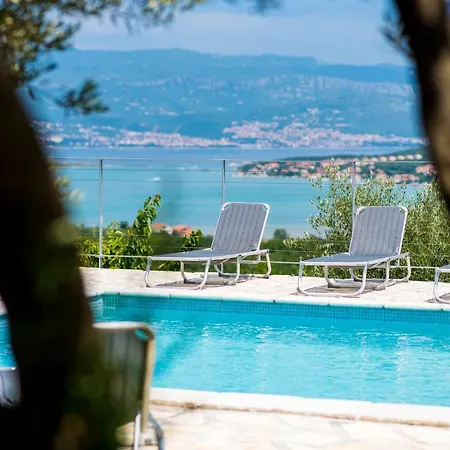 House Rosalia With Seaview And Swimming Pool